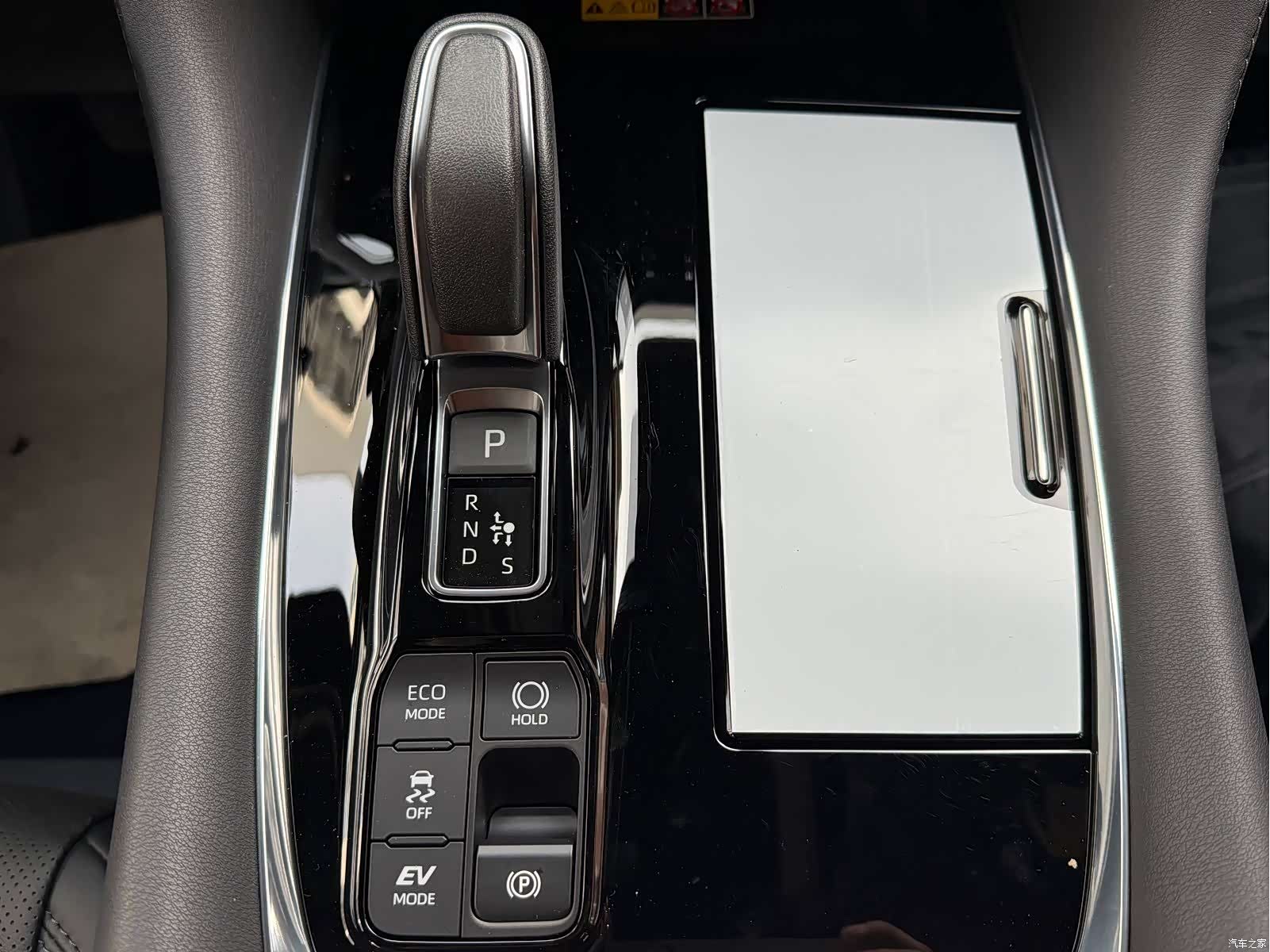 Toyota Alphard, 2025 17
