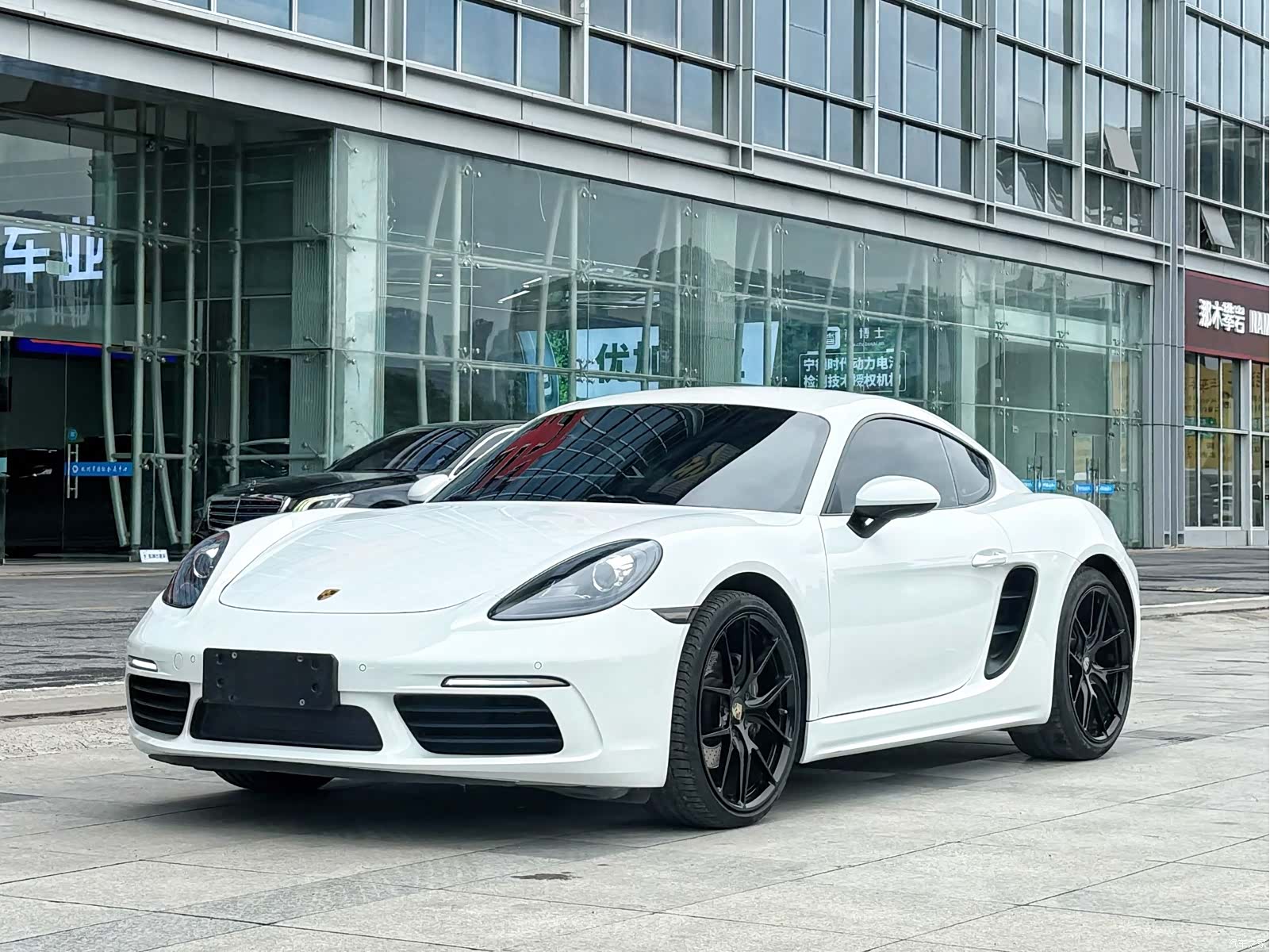 Porsche Cayman, 2018 1