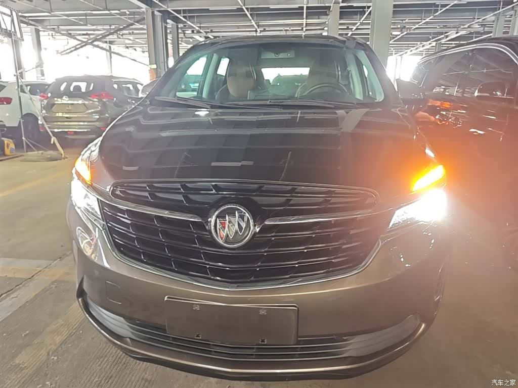 Buick GL8, 2022 3