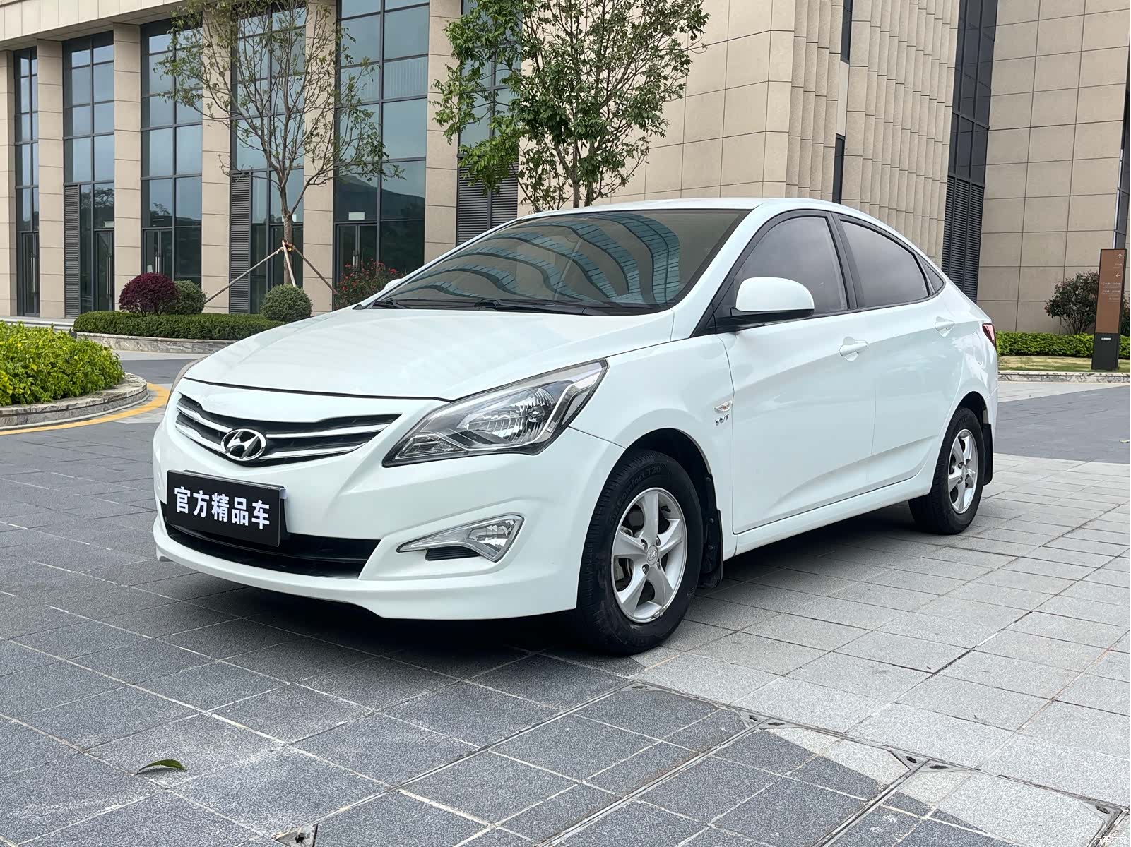 Hyundai GLS, 2017 1