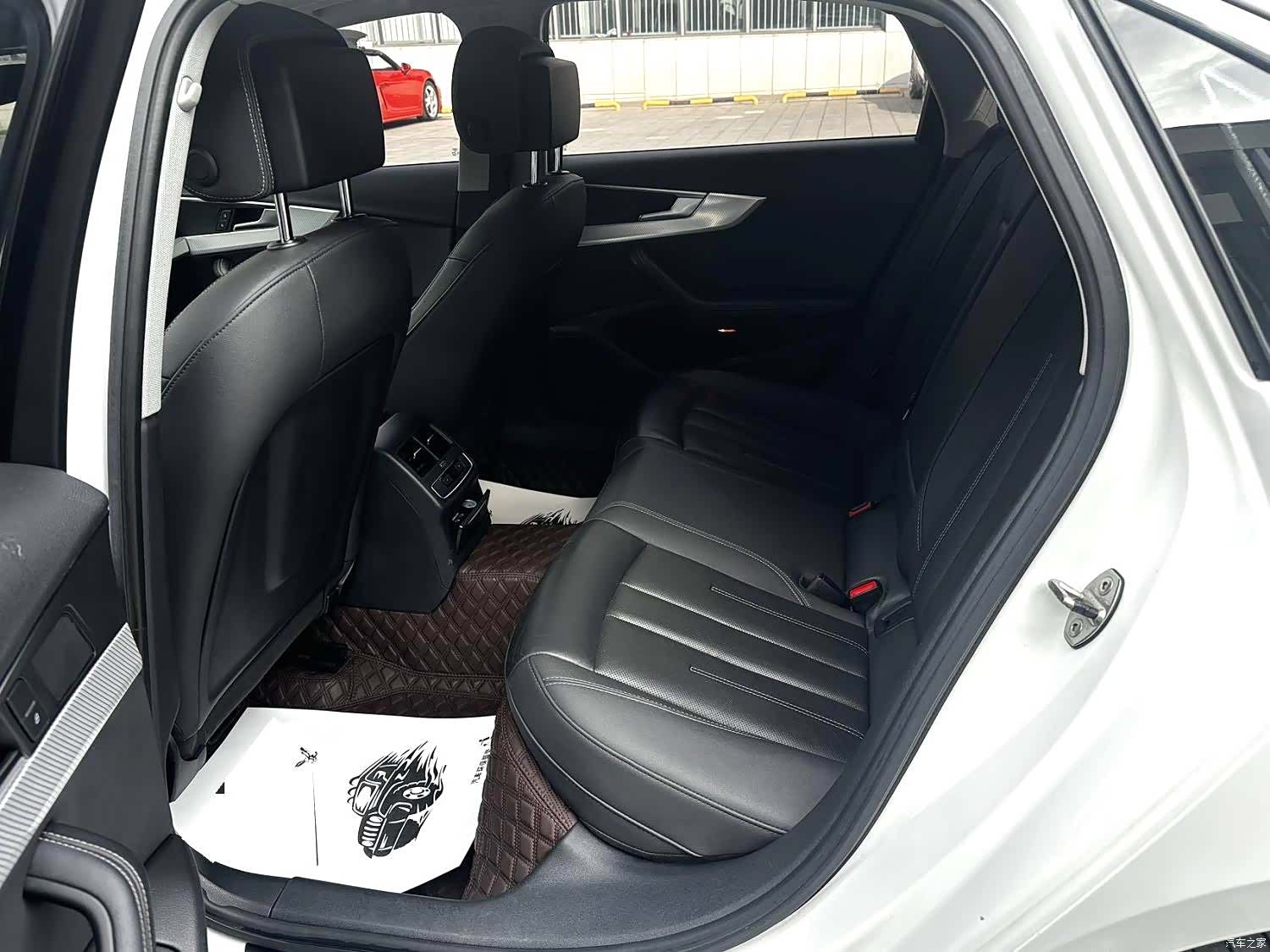 Audi A4L, 2020 все фото