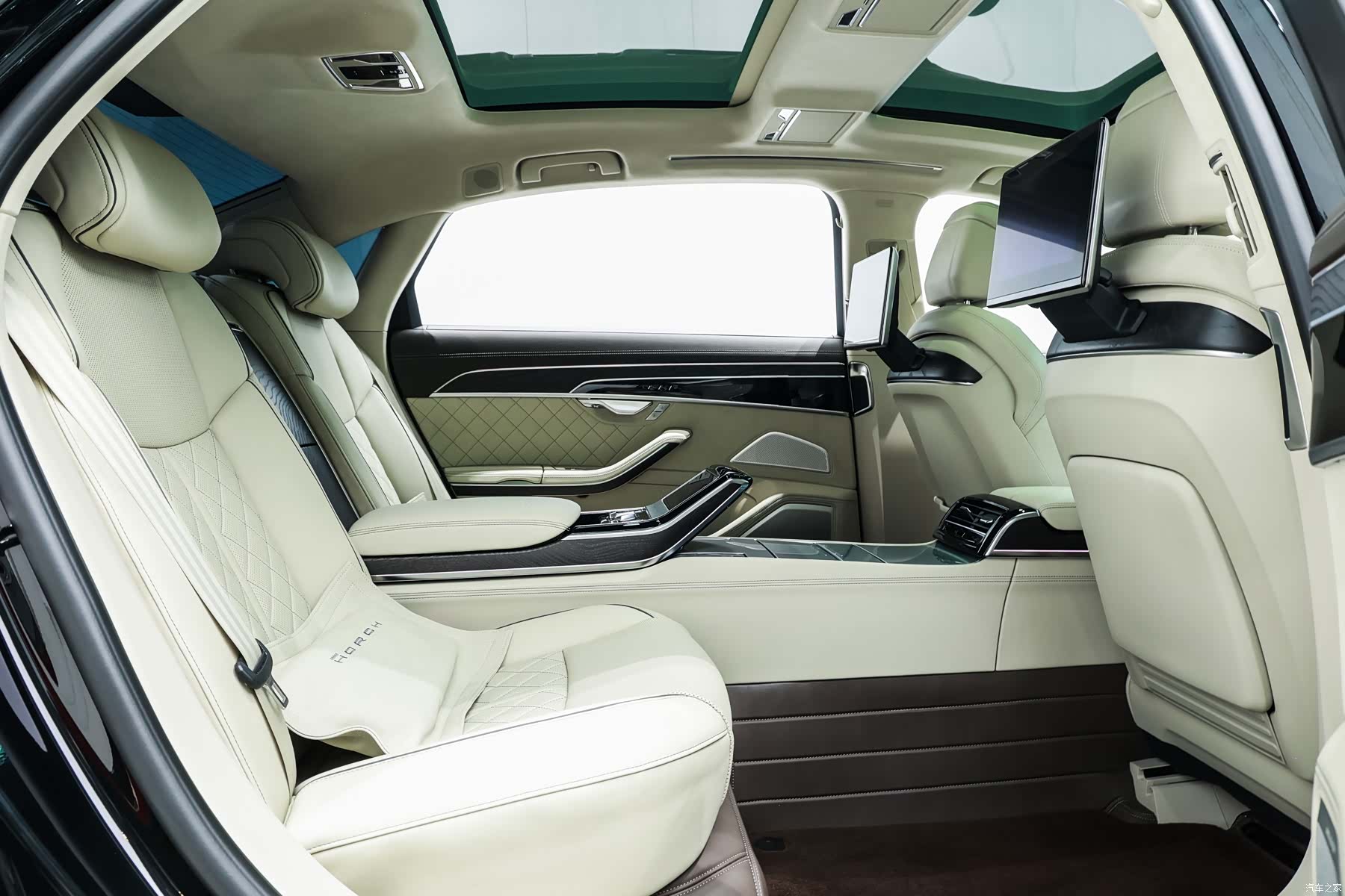 Audi A8L, 2023 11