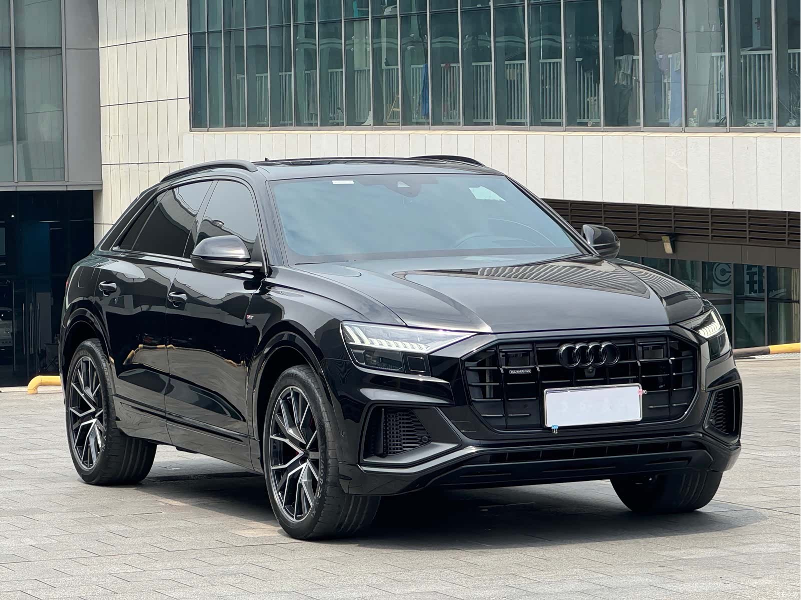 Audi Q8, 2023 3