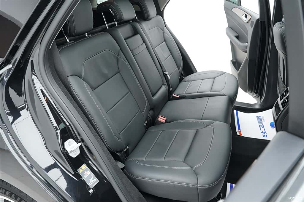 Mercedes-Benz M-Class, 2015 26