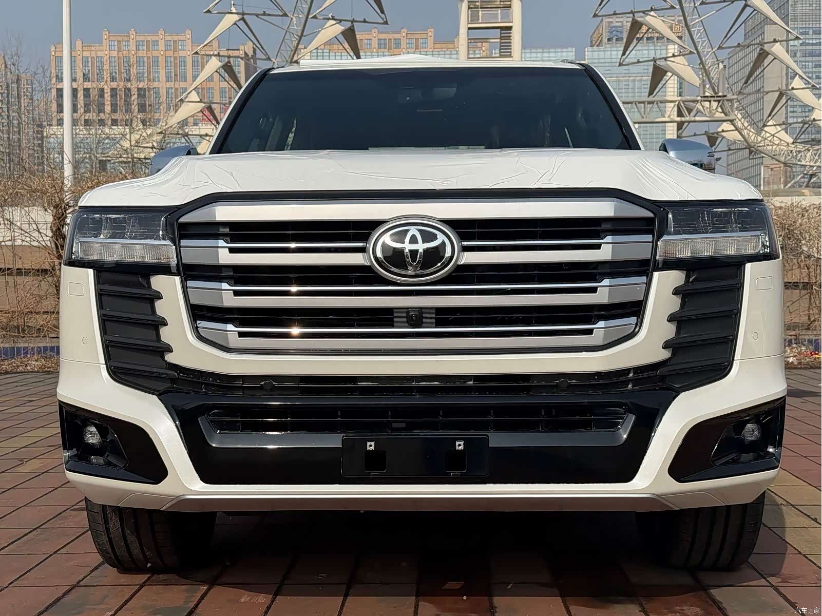 Toyota Land Cruiser, 2026 все фото