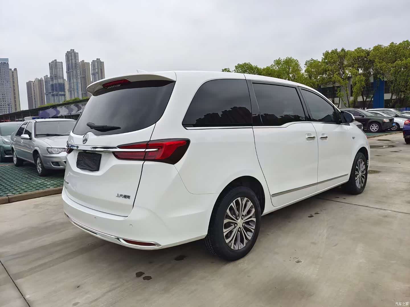 Buick GL8, 2020 9