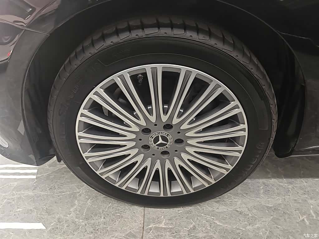 Mercedes-Benz E-Class, 2023 23