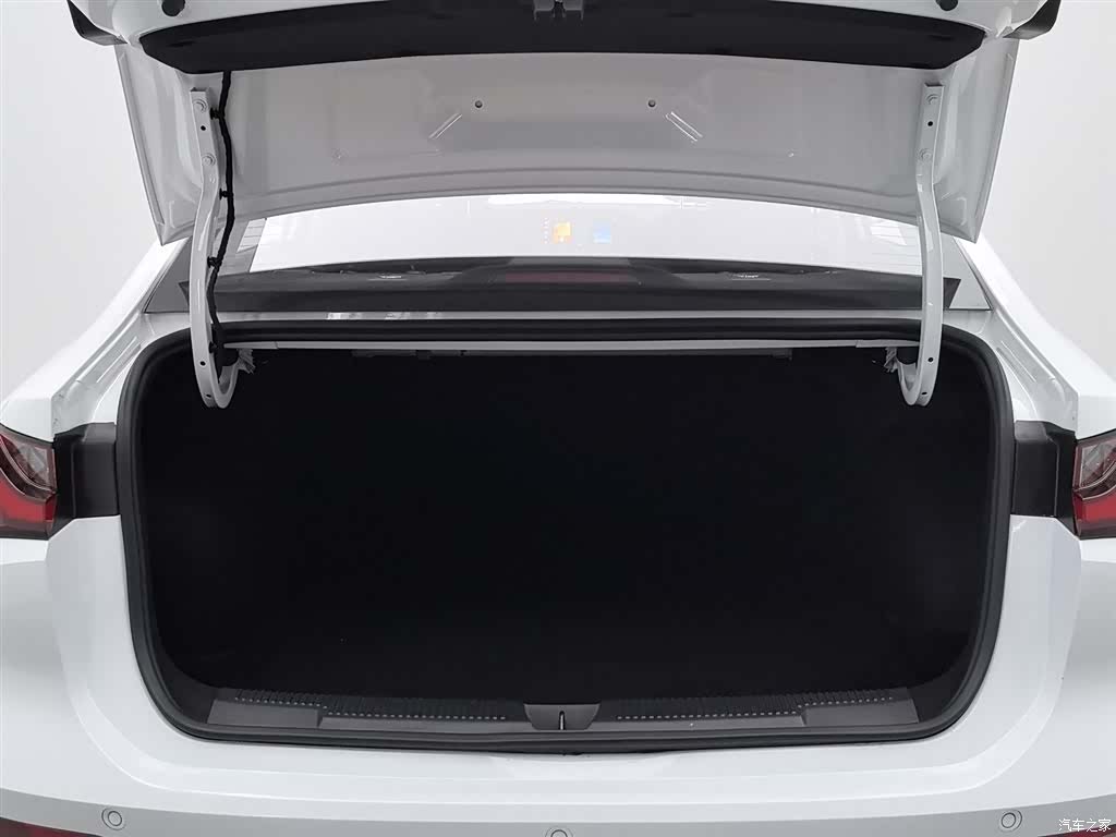 Roewe i5, 2025 16