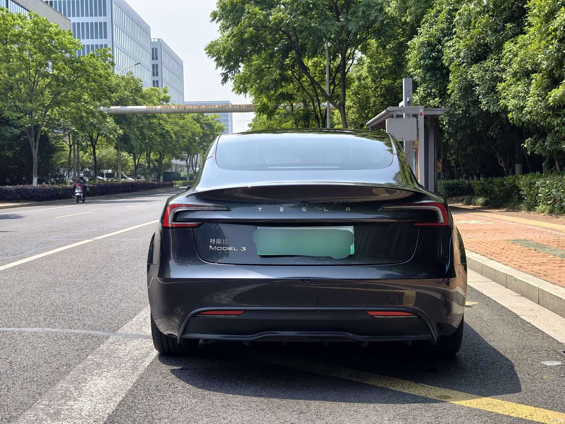 Tesla Model 3, 2025 6