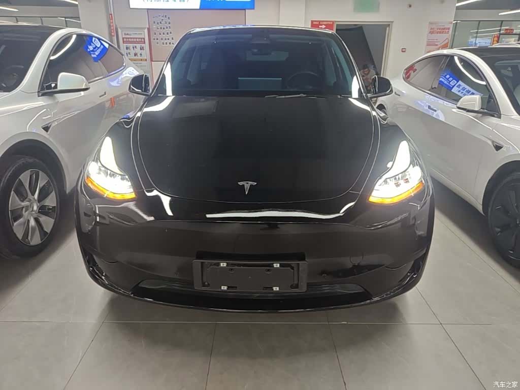 Tesla Model Y, 2022 3