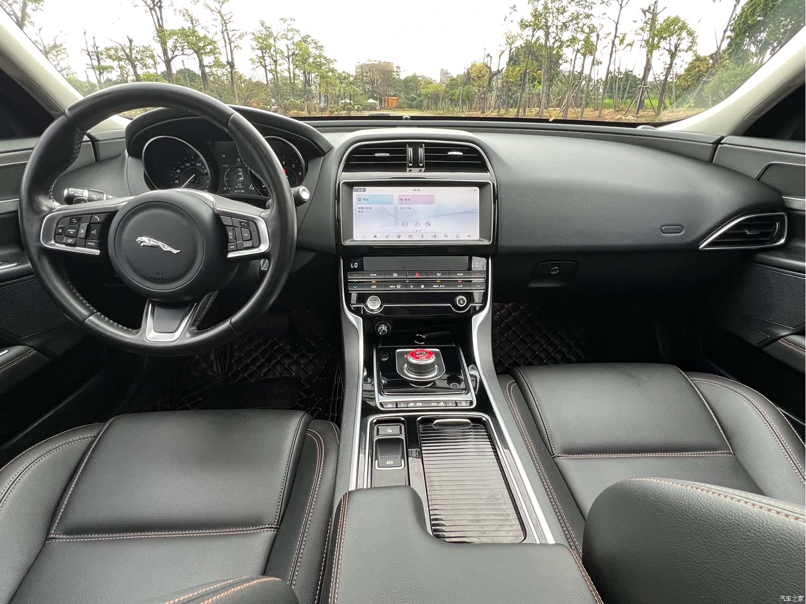 Land Rover XEL, 2019 13