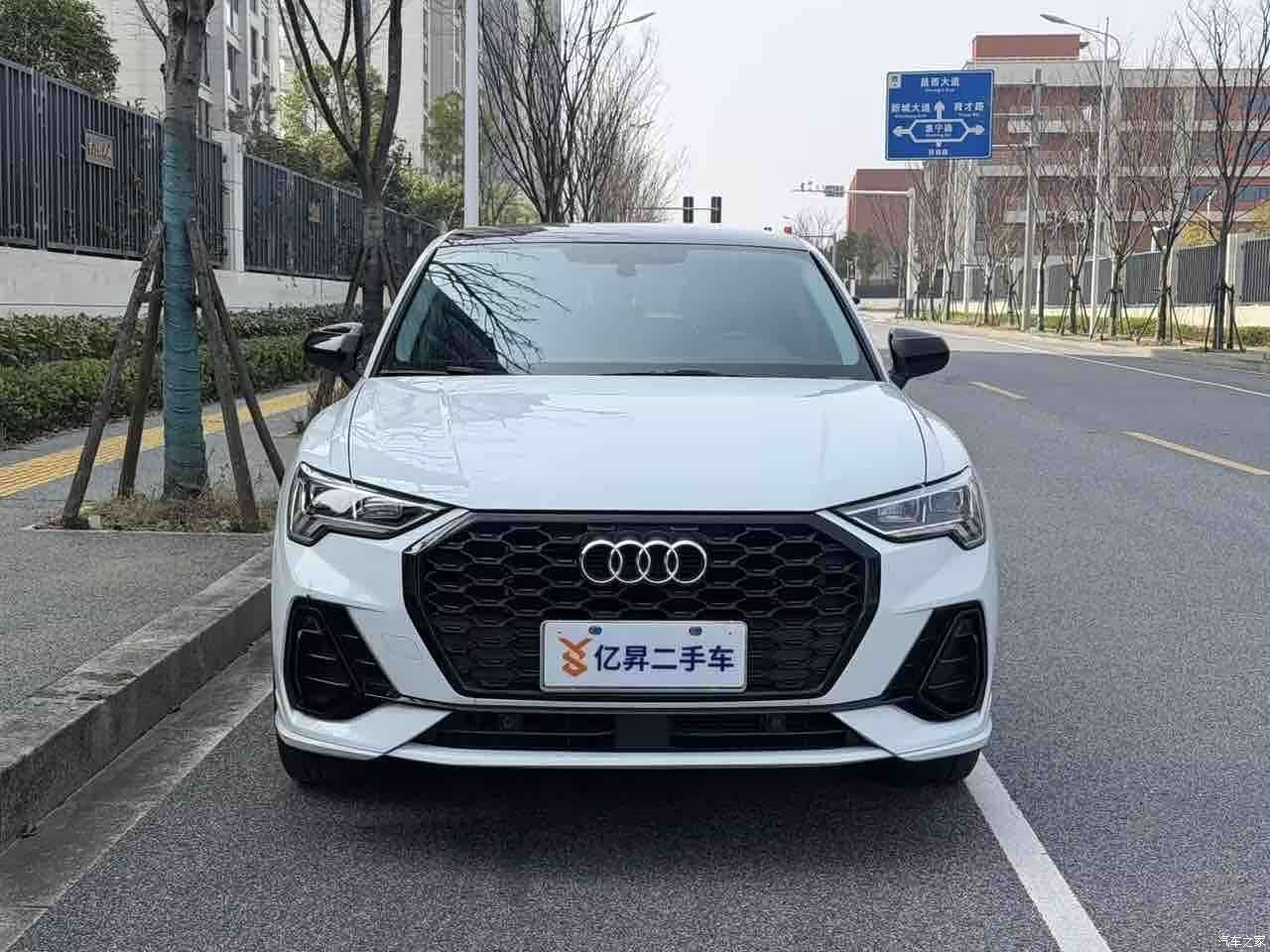 Audi Q3, 2022 2