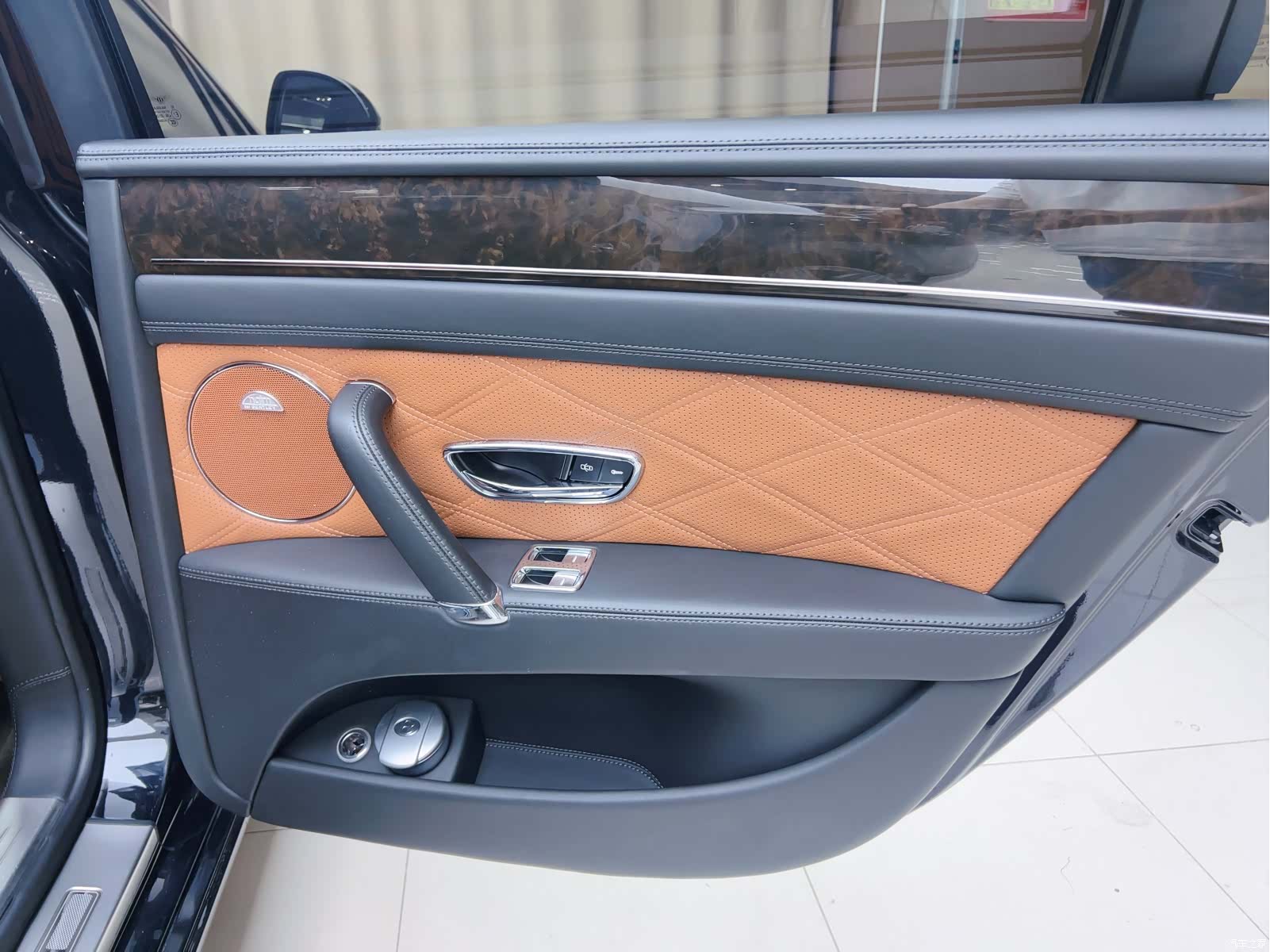 Bentley Flying Spur, 2015 13