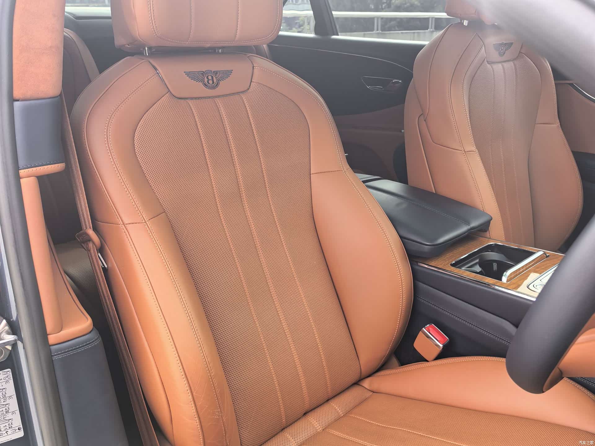 Bentley Flying Spur, 2023 14