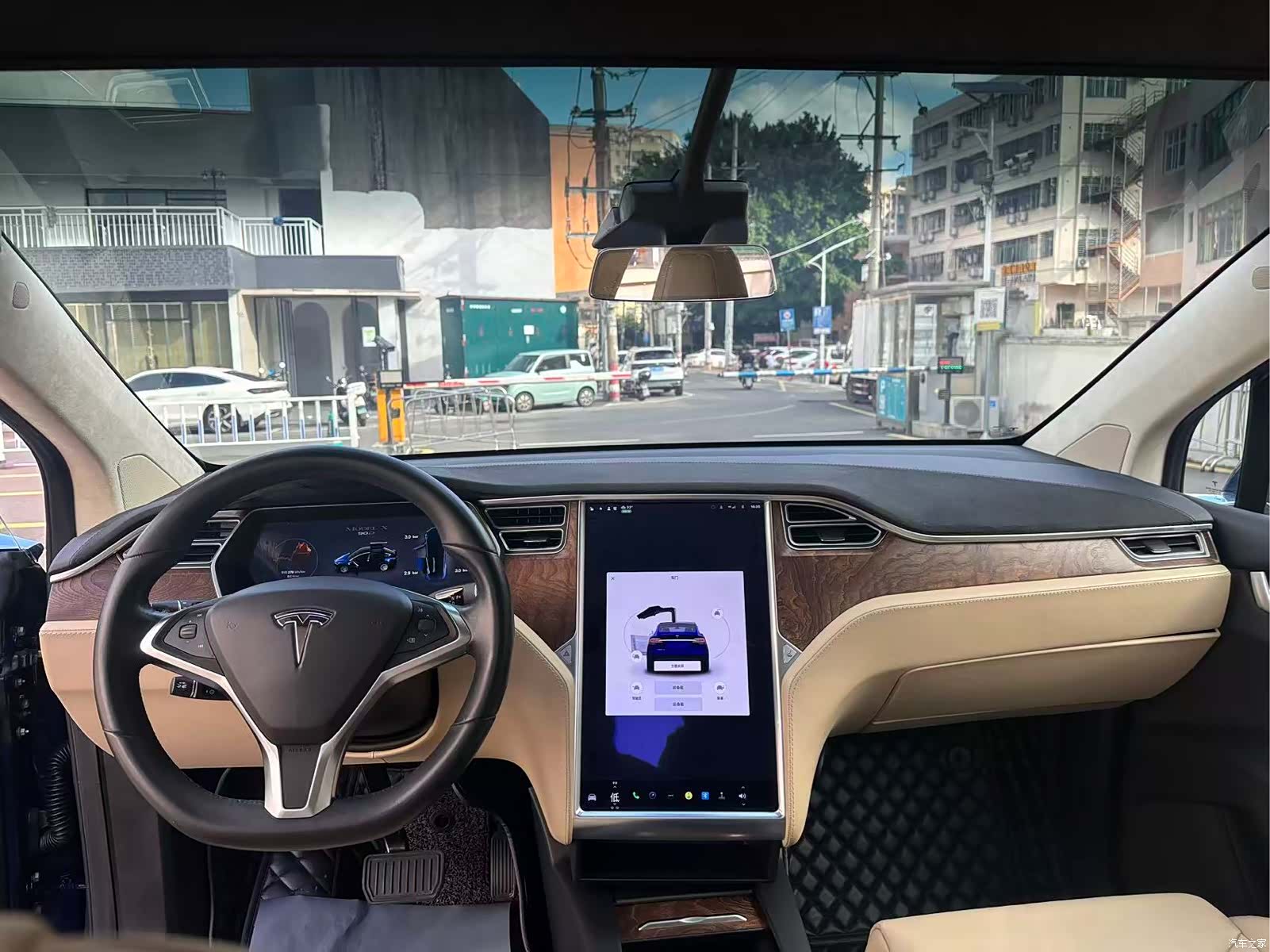 Tesla Model X, 2017 7