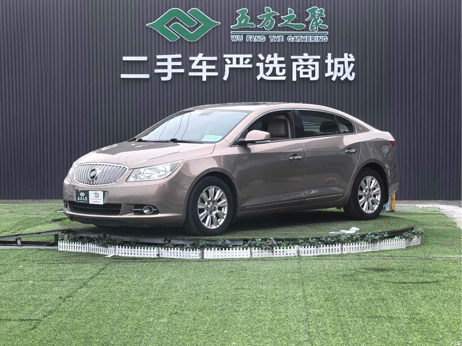 Buick LaCrosse, 2012 1