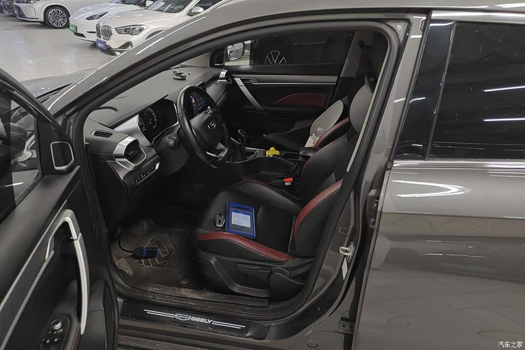 Geely Coolray, 2022 9