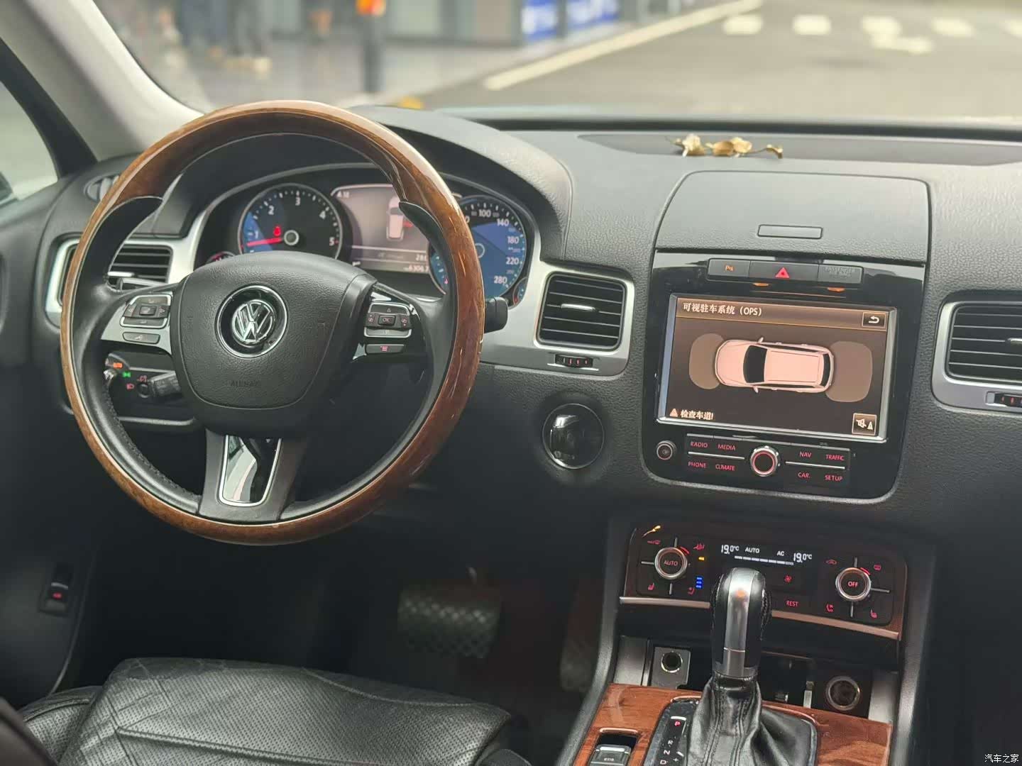 Volkswagen Touareg, 2011 все фото