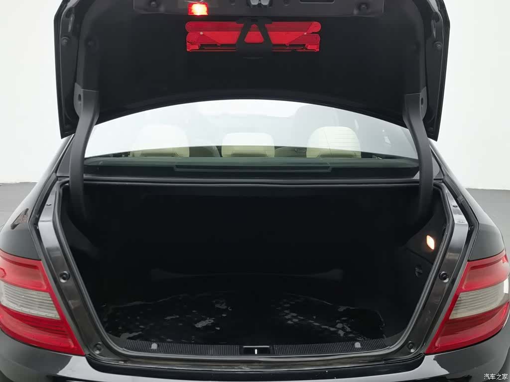 Mercedes-Benz C-Class, 2010 16