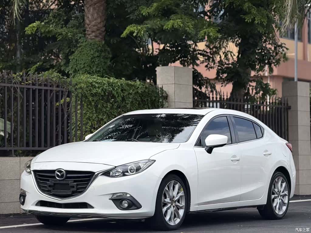 Mazda Mazda3, 2015 1