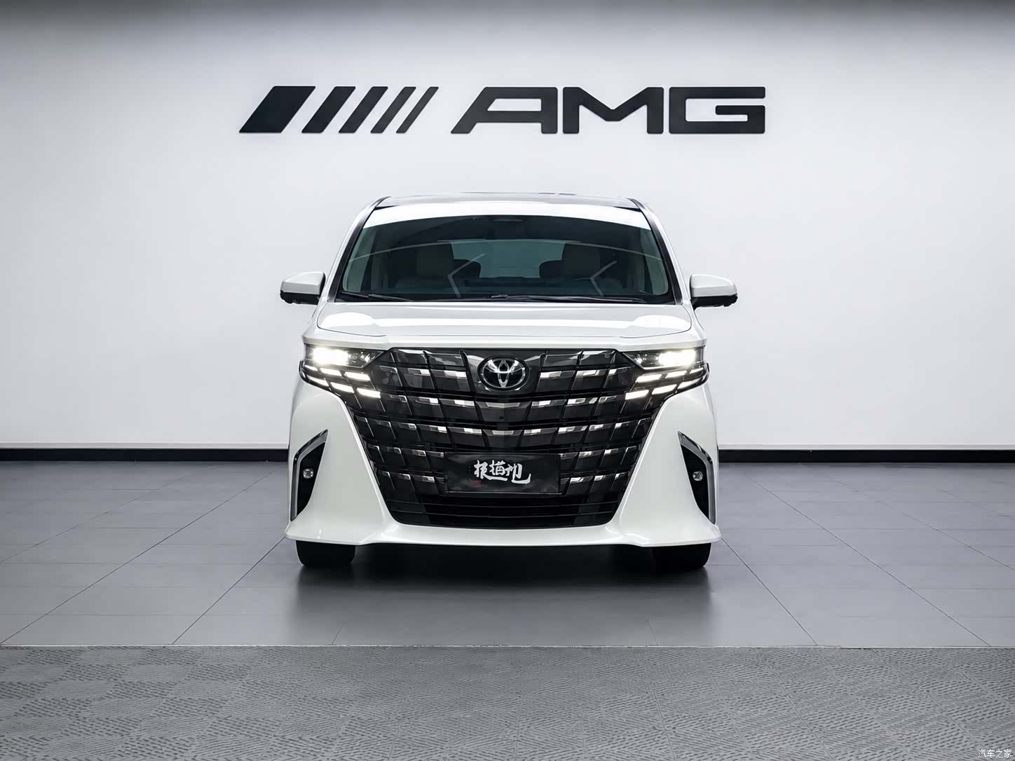 Toyota Alphard, 2024 3