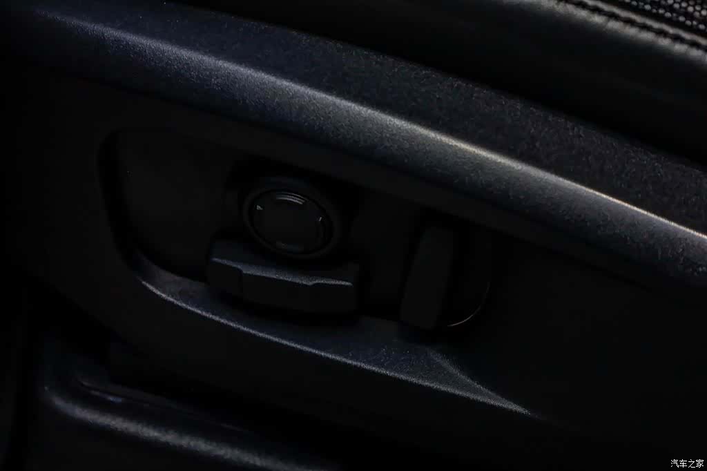 Land Rover Defender, 2023 12
