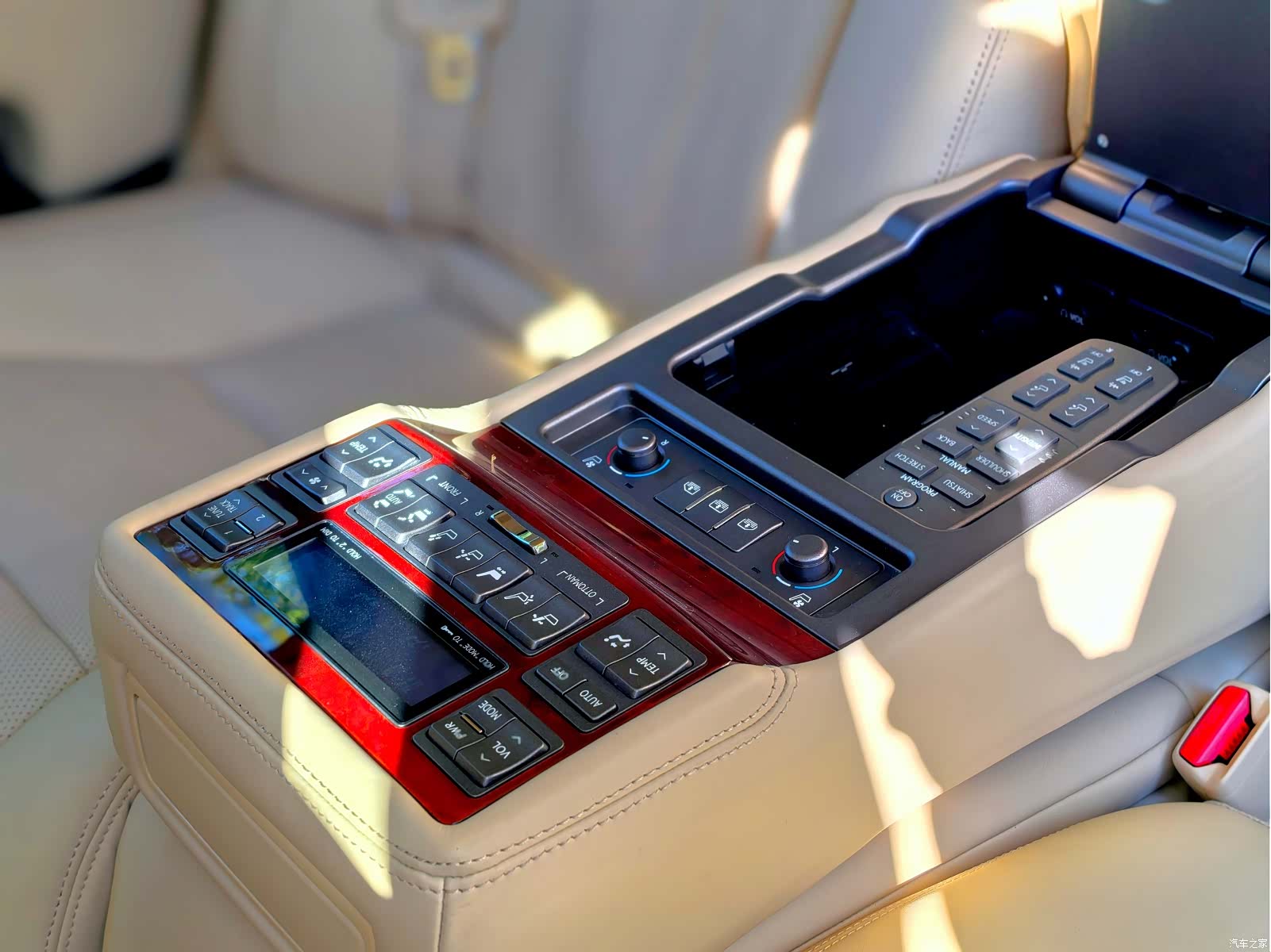Lexus LS, 2011 7