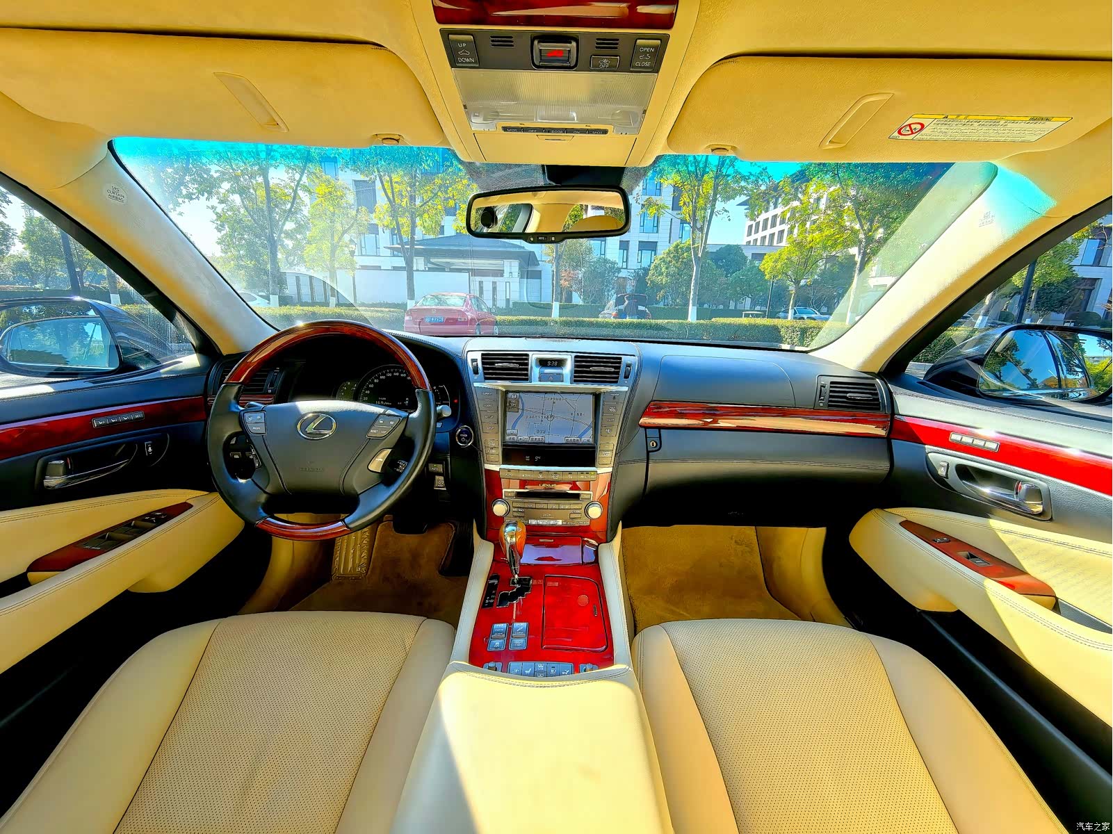 Lexus LS, 2011 11