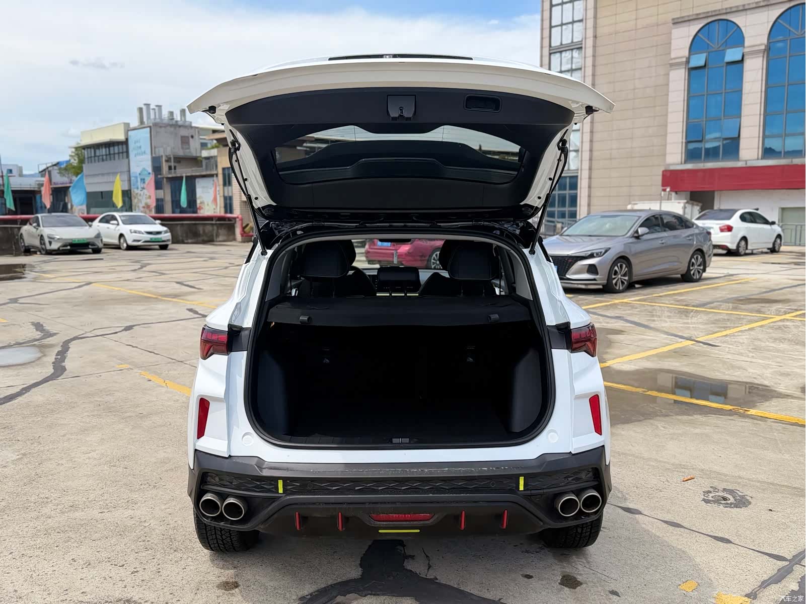 Geely Coolray, 2023 11