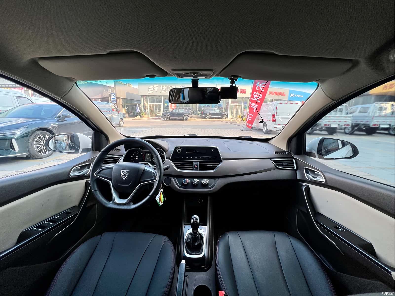 Wuling 310W, 2017 9