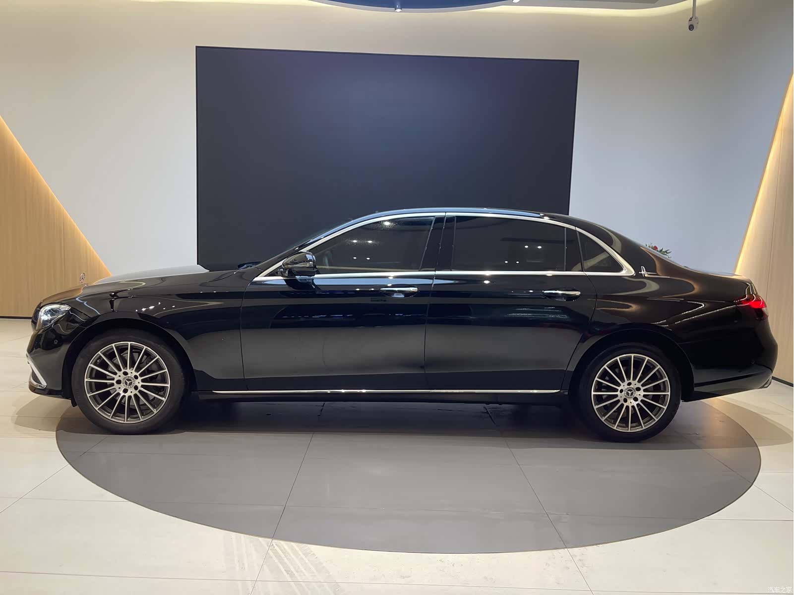 Mercedes-Benz E-Class, 2022 4