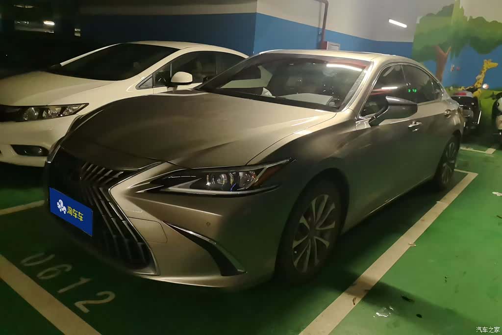 Lexus ES, 2021 1
