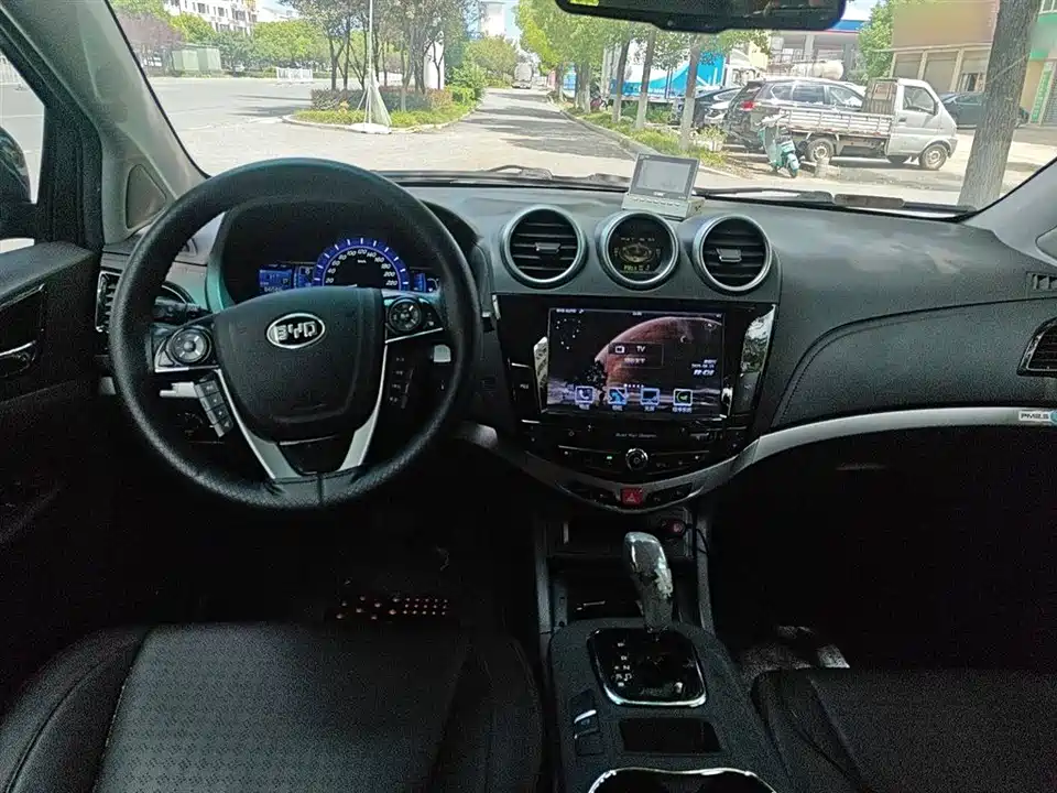 BYD S7