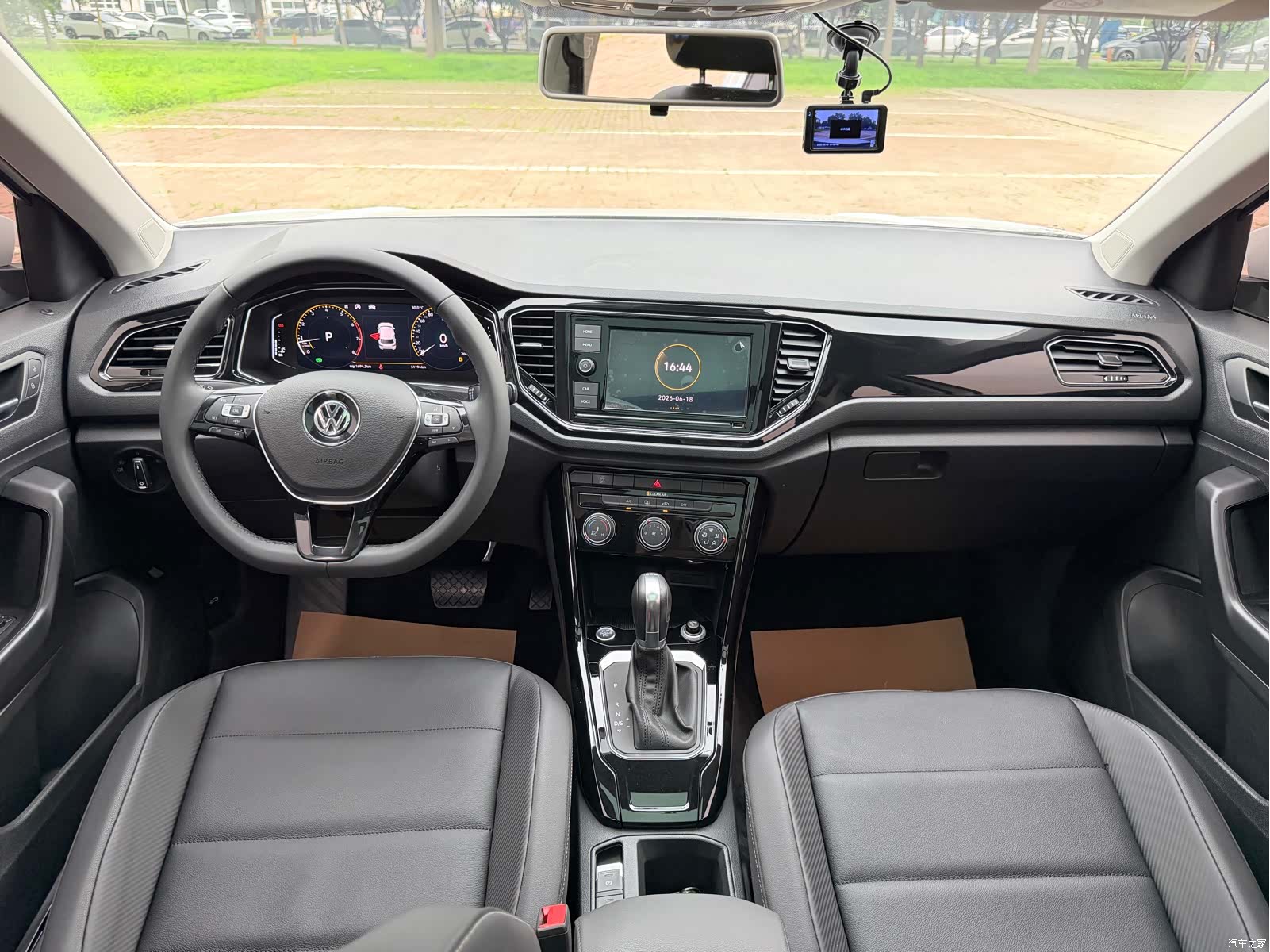 Volkswagen T-ROC, 2019 10