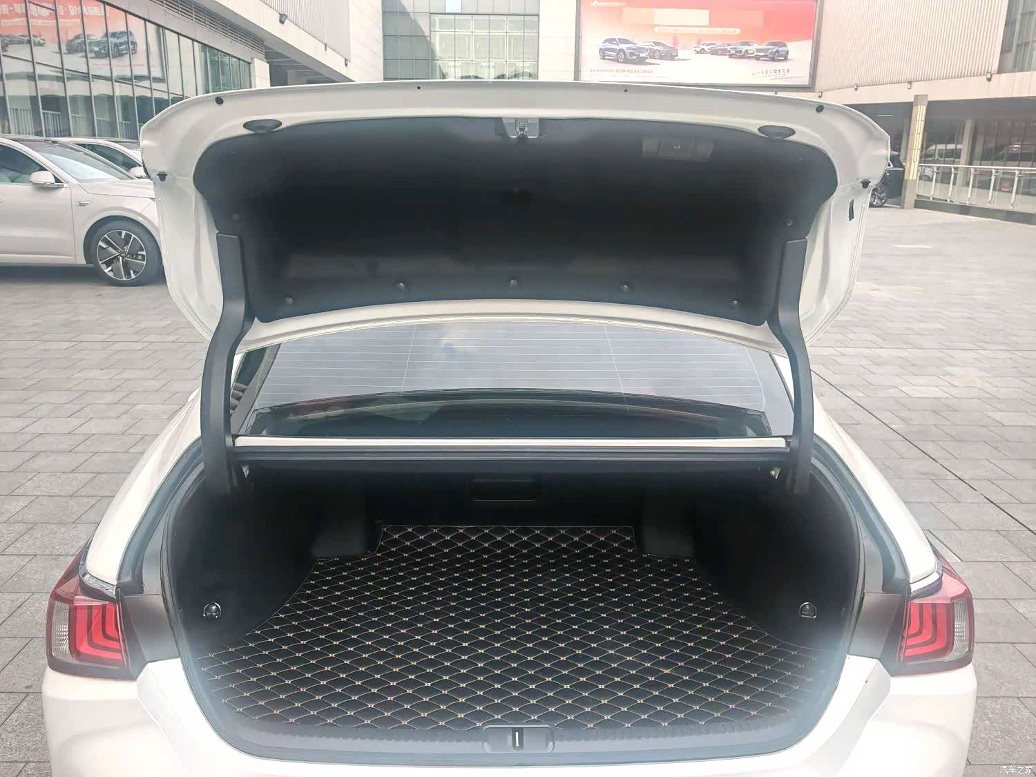 Lexus ES, 2023 10