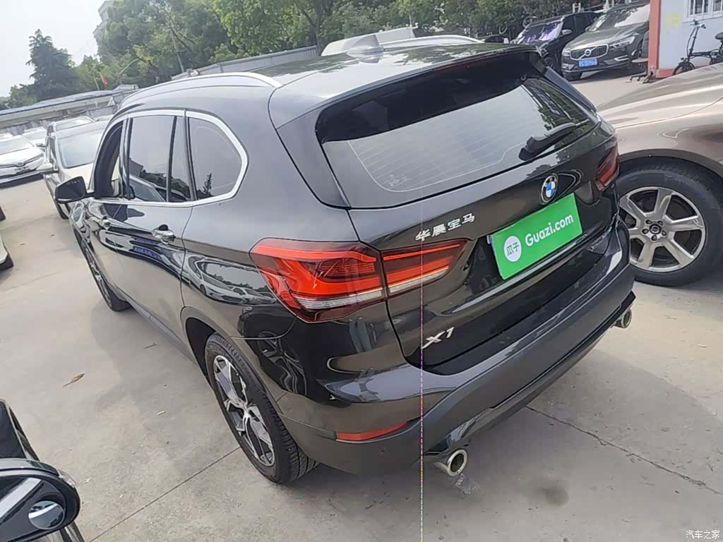 BMW X1, 2021 все фото