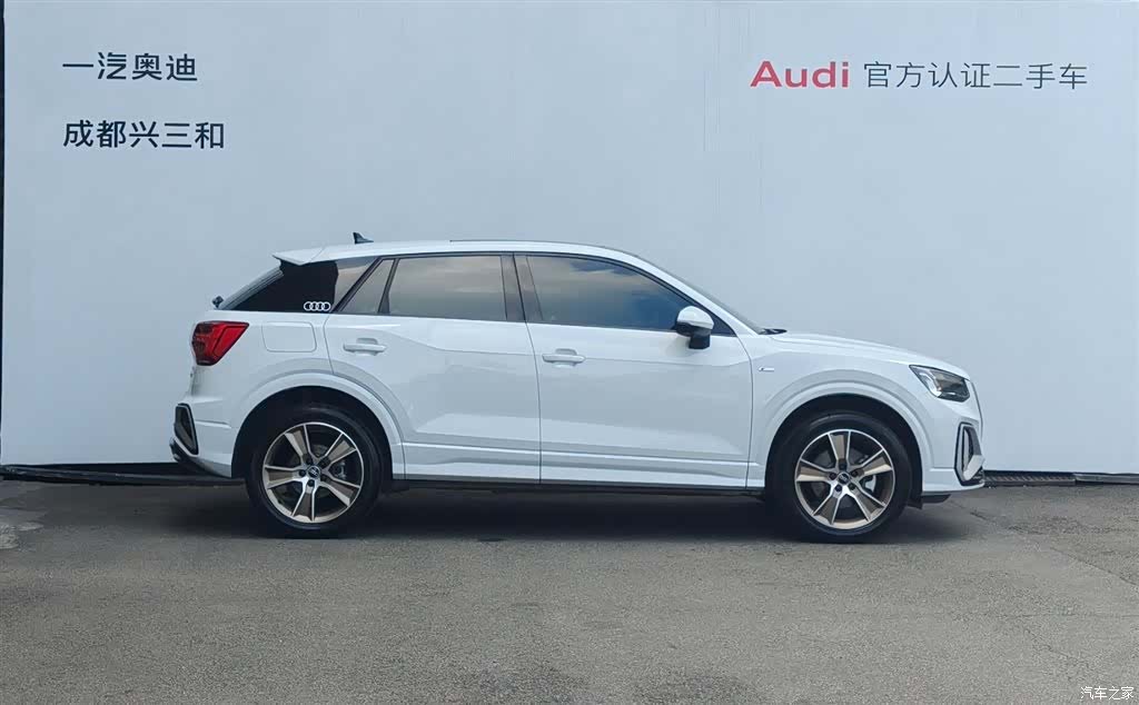 Audi Q2L, 2024 3