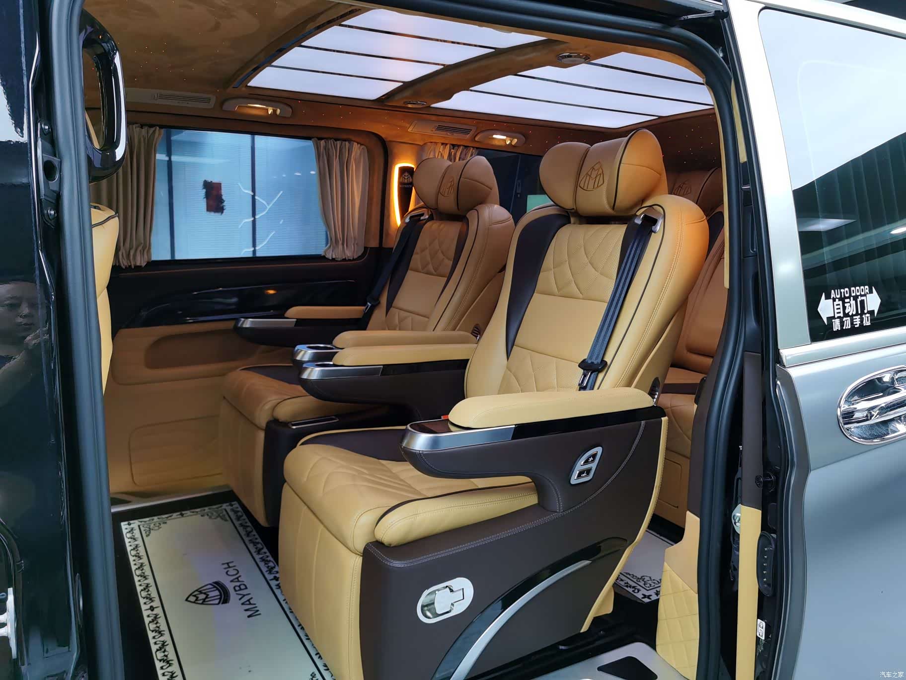 Mercedes-Benz 7, 2020 13
