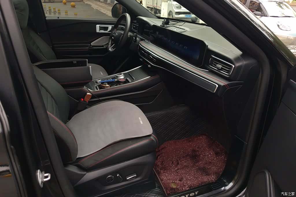 Ford Explorer, 2023 8