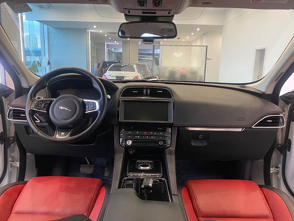 Jaguar F-PACE Jaguar F-PACE