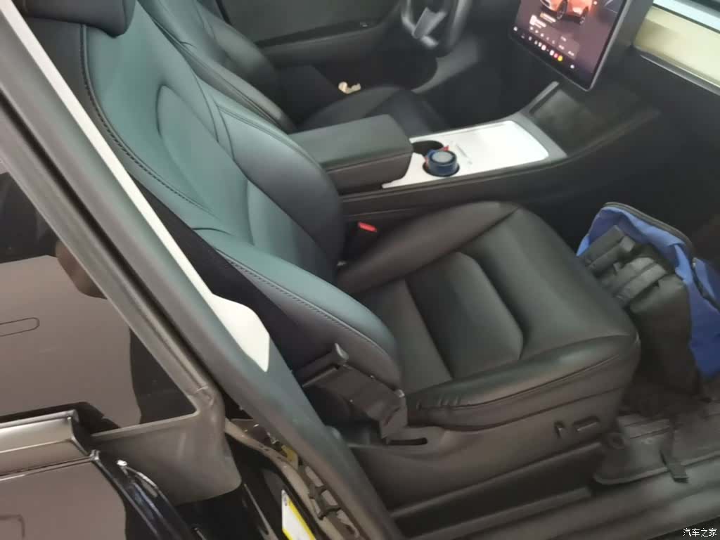 Tesla Model Y, 2023 25