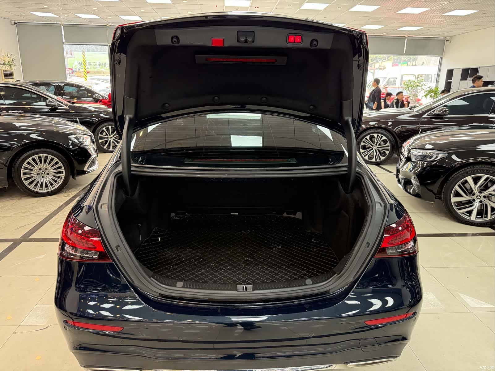 Mercedes-Benz E-Class, 2022 18