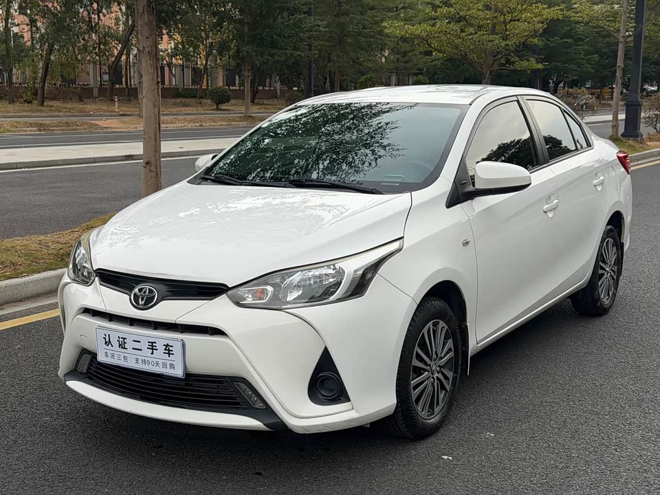 Toyota YARiS L to enjoy