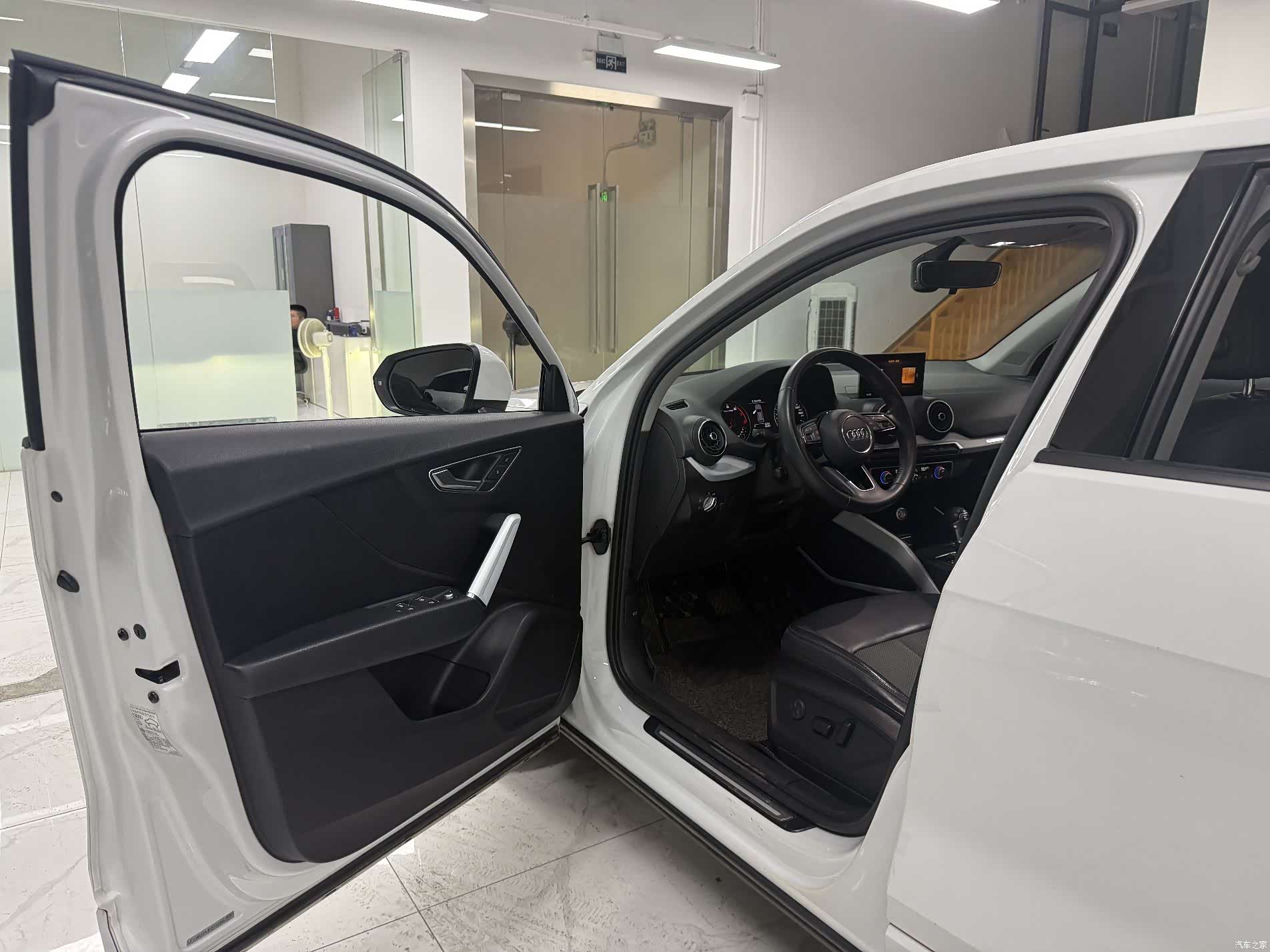 Audi Q2L, 2019 8