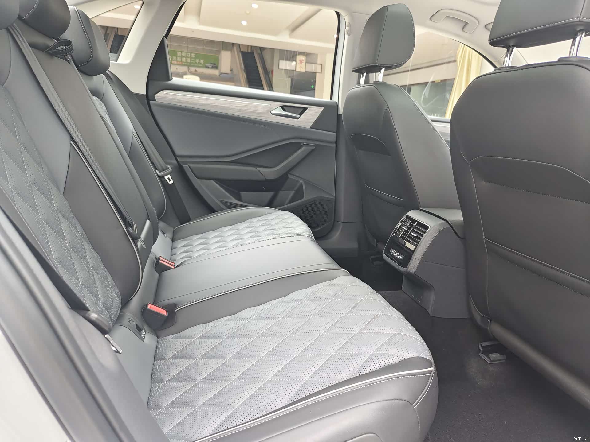 Volkswagen Sagitar, 2024 10
