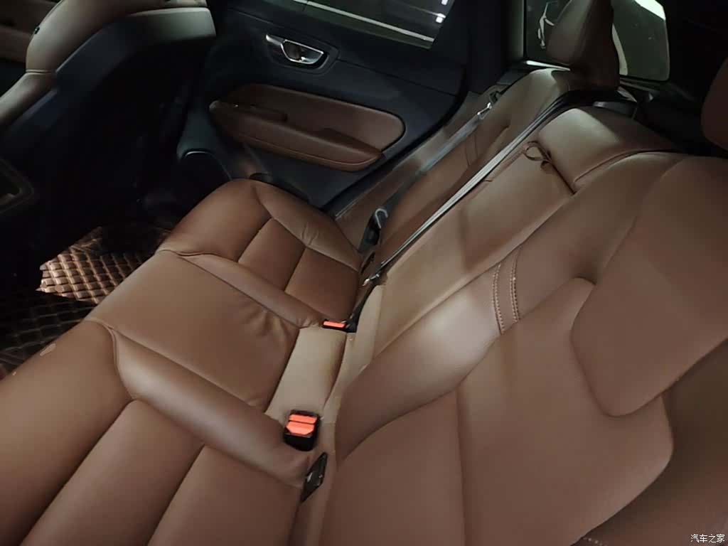 Volvo XC60, 2023 17