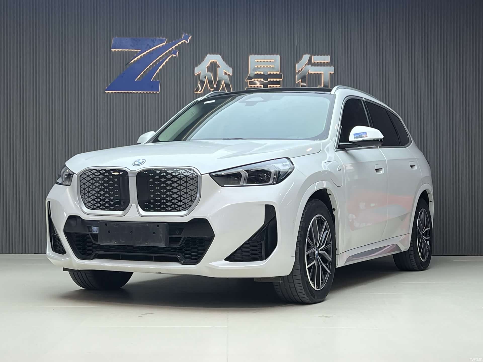 BMW iX1, 2024 1