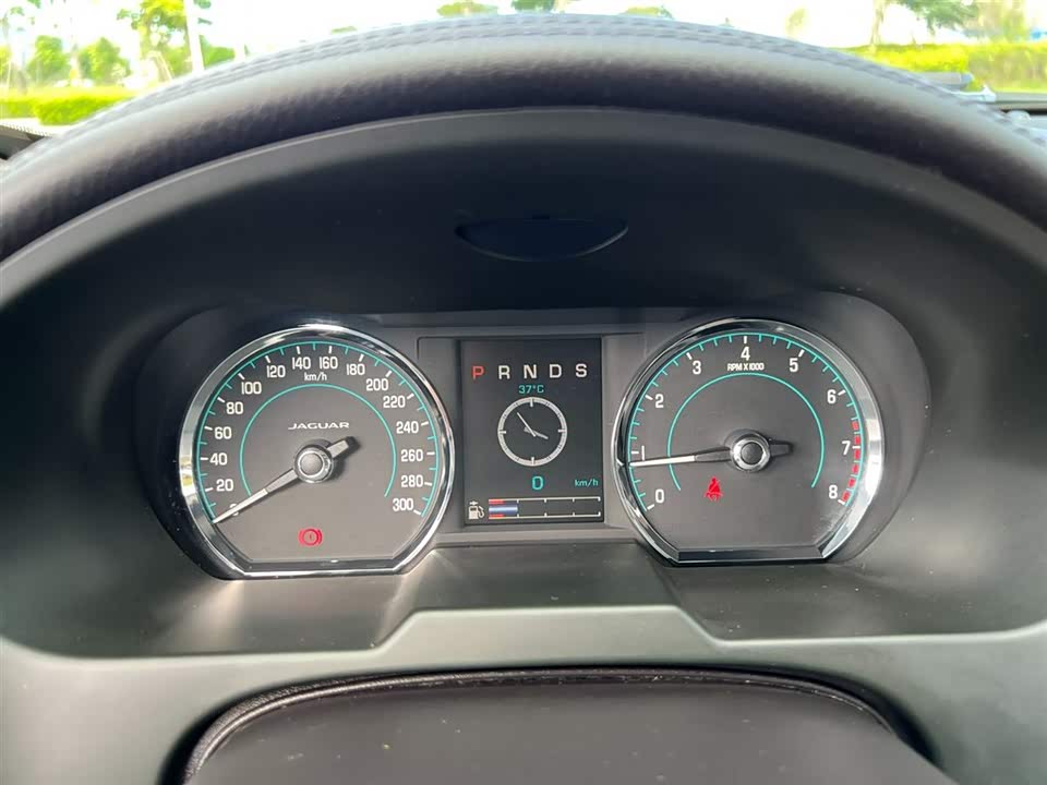 Jaguar XF