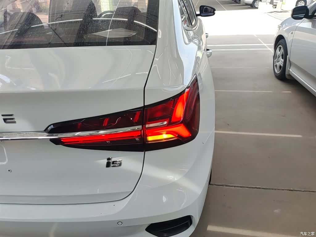 Roewe i5, 2022 8