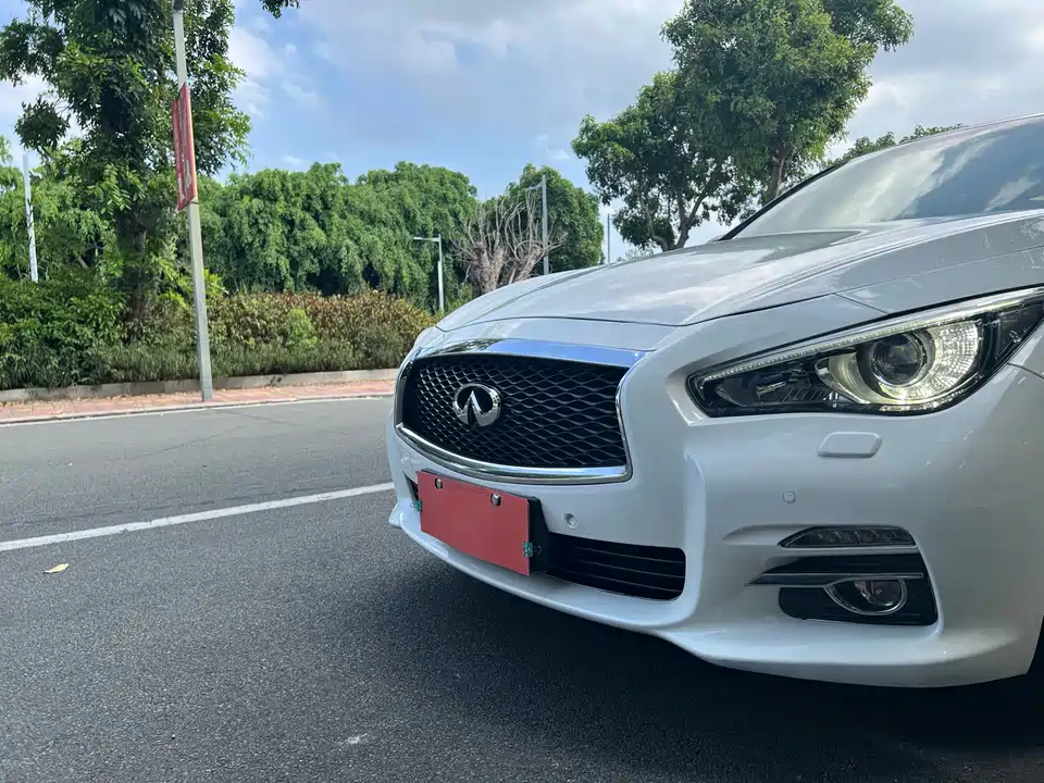 Infiniti Q50L